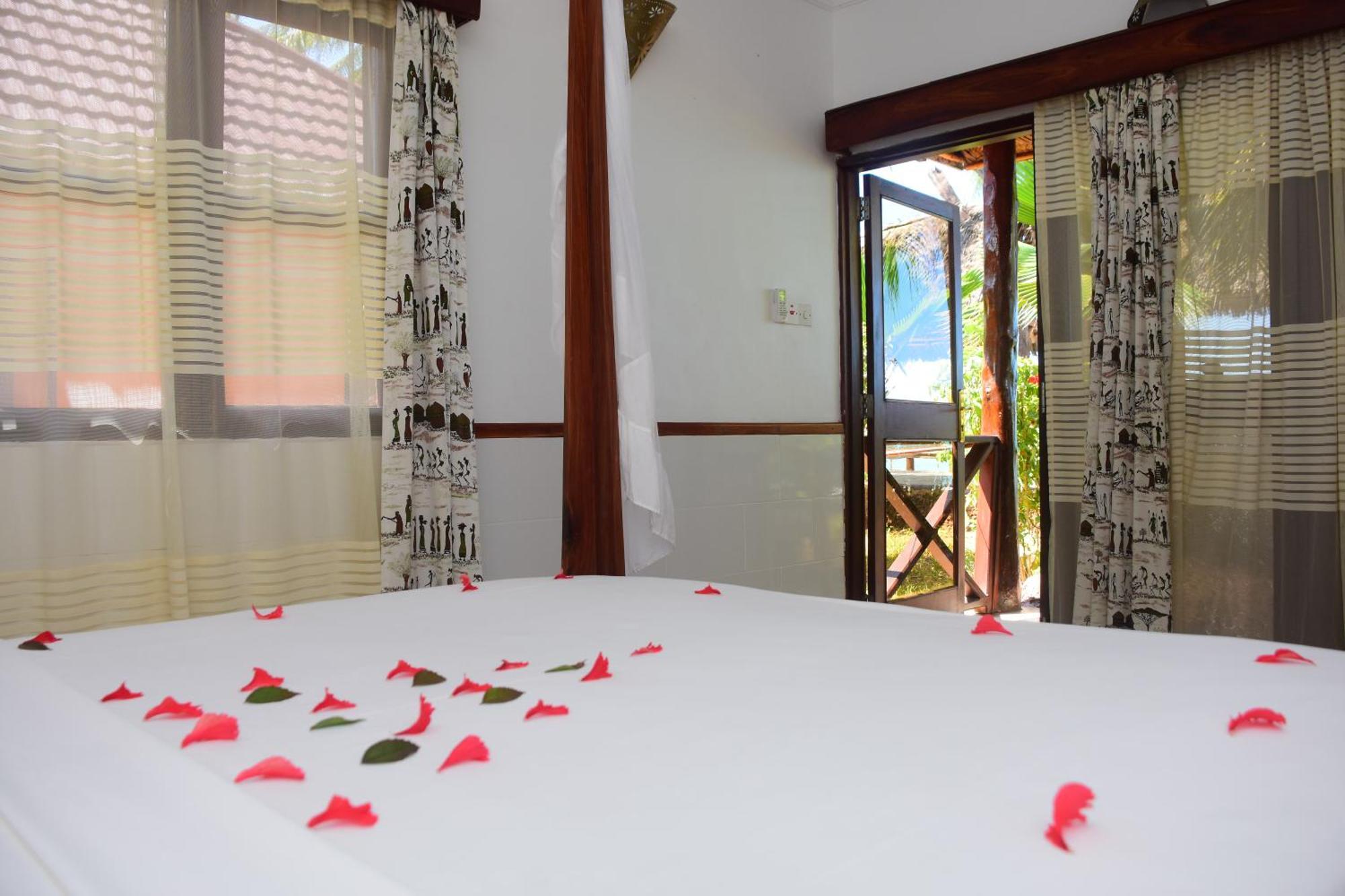 Mnarani Beach Cottages Нунгви Экстерьер фото